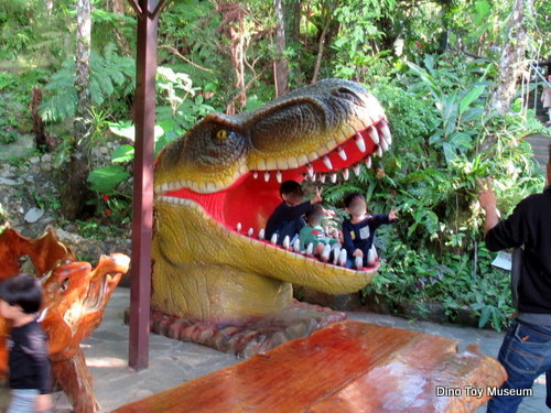 ＤＩＮＯ恐竜ＰＡＲＫ　やんばる亜熱帯の森　恐竜がいっぱい！