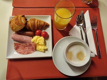 2018 パリ ホテルの朝食