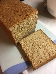 二月最後に焼いた食パンには Dinkel（ディンケル＝スペルト小麦）粉を混ぜてみた。